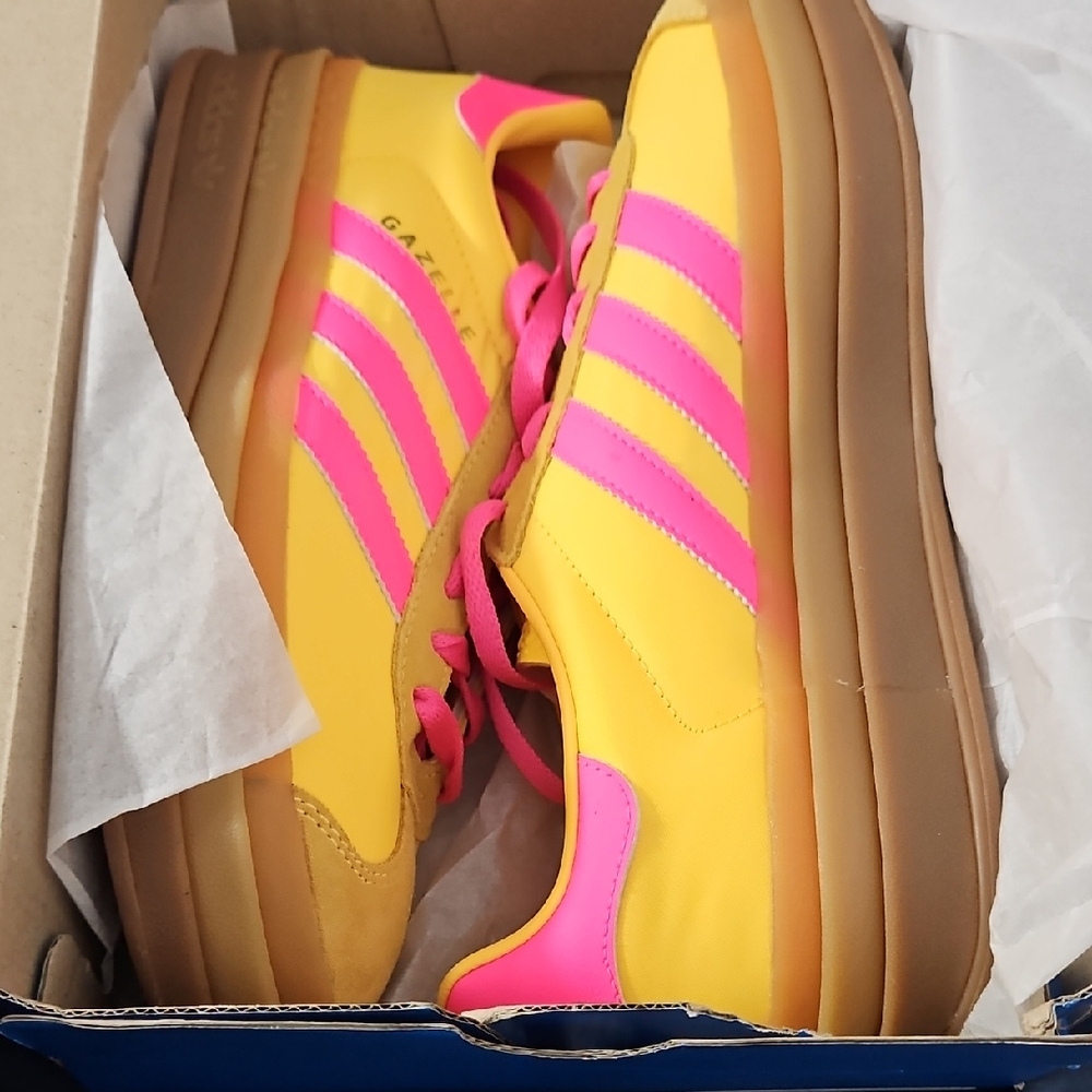 Adidas Gazelle Bold Spark/Pink Size 9 Never Worn